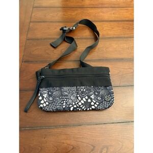 Lululemon Free Spirit Belt‎ Bag Black & White Paisley Sling Purse Athletica EUC